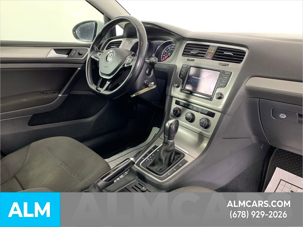 Used 2016 Volkswagen Golf S image 32