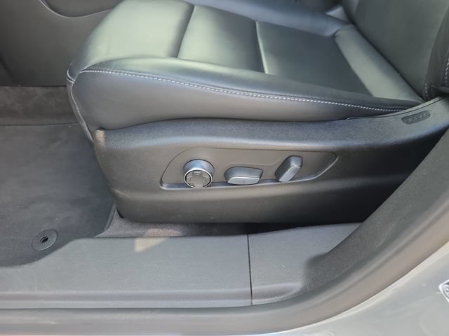 Used 2025 Cadillac XT4 Premium Luxury FWD image 12