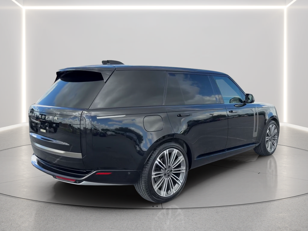 Used 2024 Land Rover Range Rover Long Wheelbase SE AWD/4WD image 5