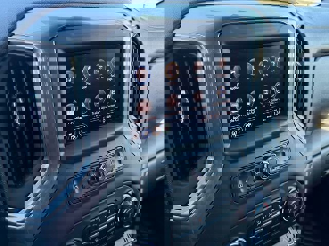 Used 2025 Chevrolet Silverado 2500 Custom w/ Custom Value Package image 18