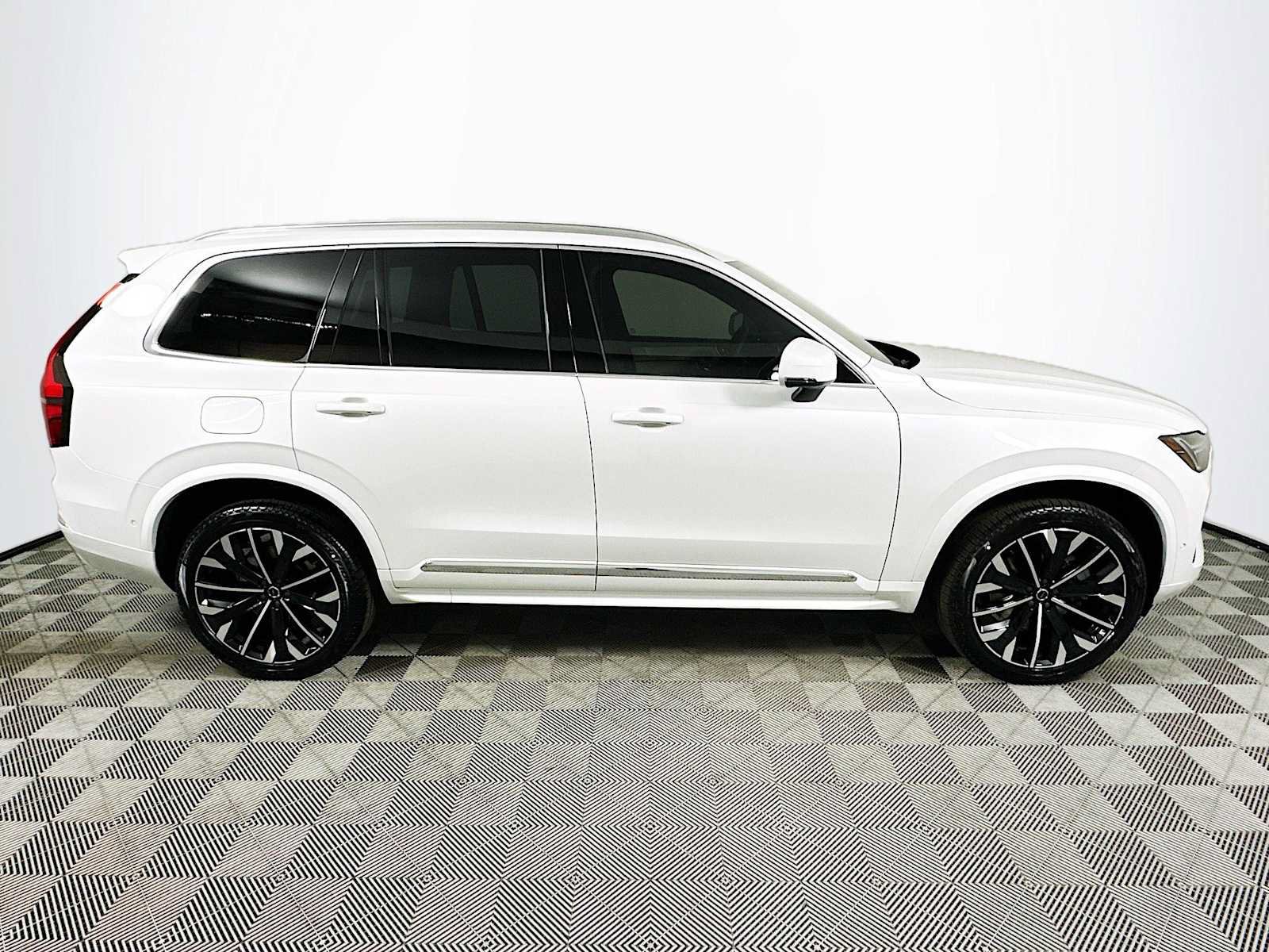 New 2026 Volvo XC90 B5 Plus w/ Protection Package AWD/4WD image 8
