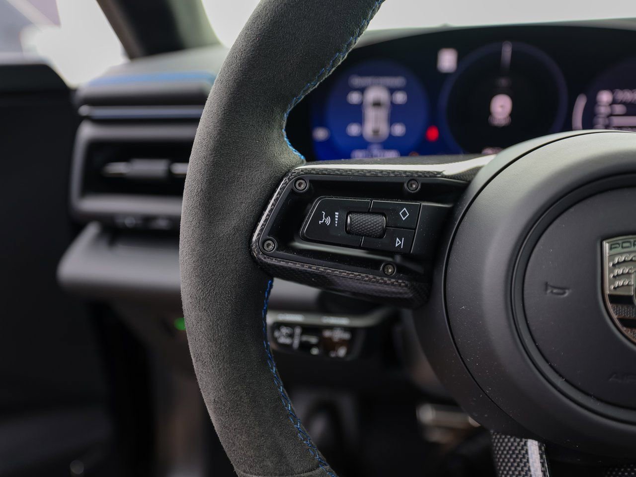 New 2025 Porsche Macan Turbo Electric image 17