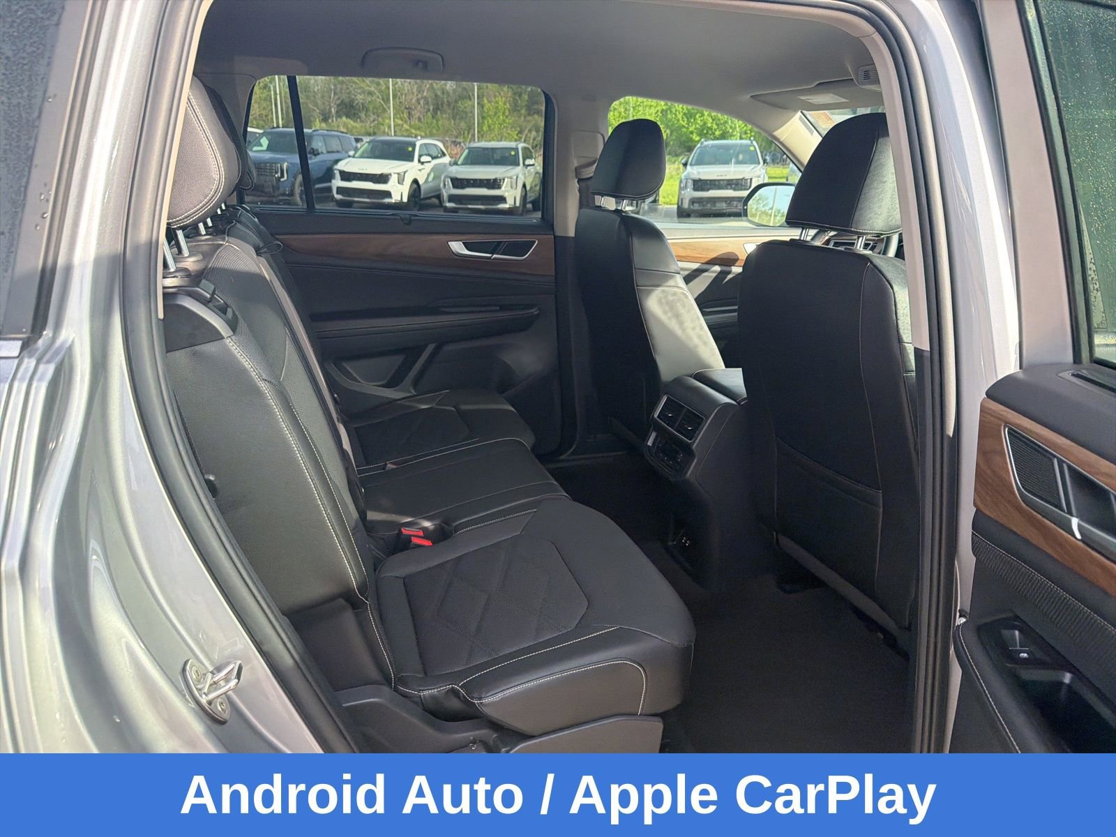 Used 2025 Volkswagen Atlas SE AWD/4WD image 21