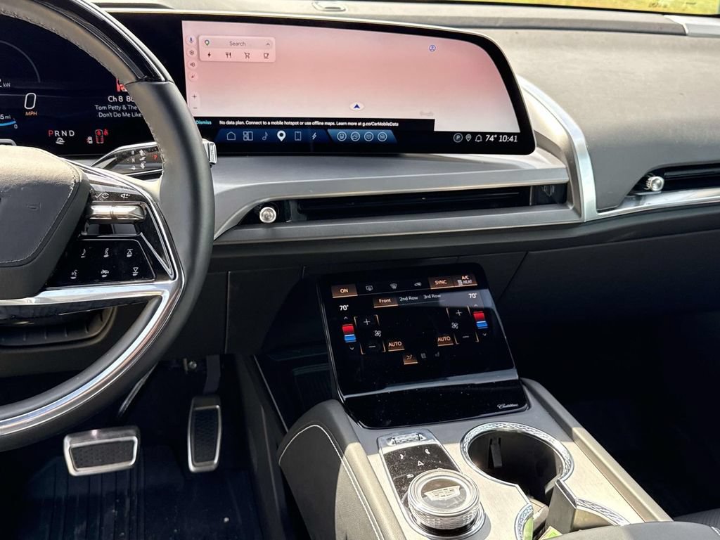 Certified 2026 Cadillac Vistiq Platinum w/ LPO, Floor Liner Package AWD/4WD image 9