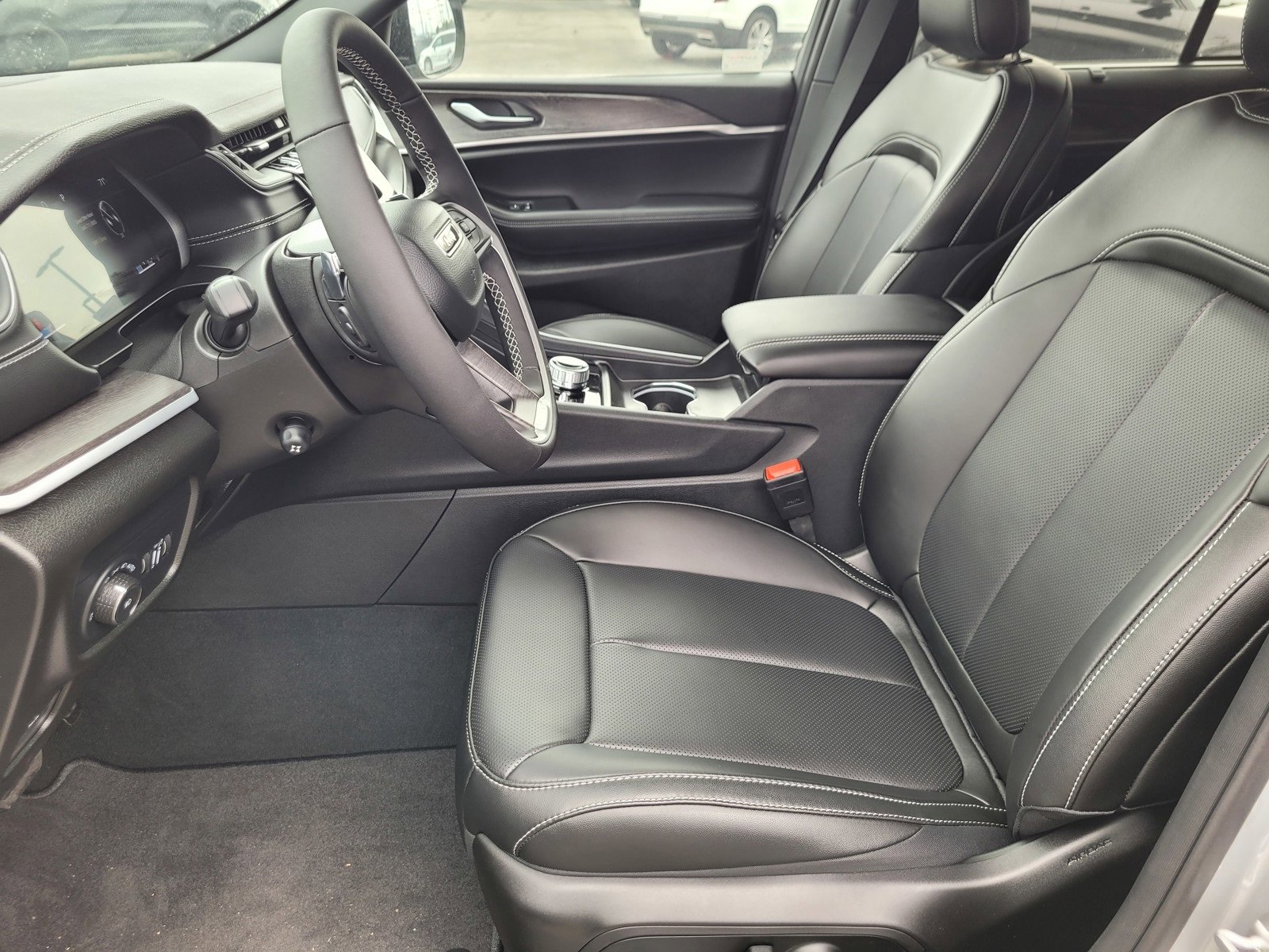 New 2025 Jeep Grand Cherokee Limited w/ Luxury Tech Group II image 11