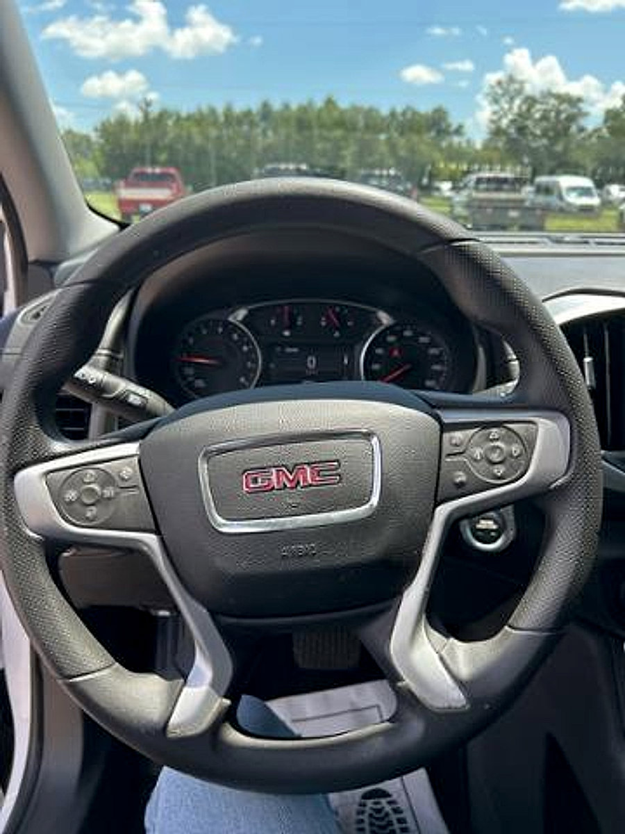 Used 2023 GMC Terrain SLE w/ Elevation Edition image 10