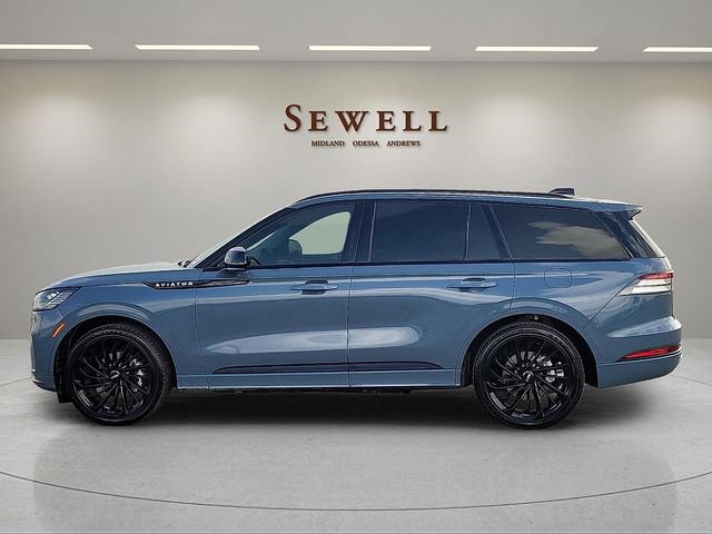 Used 2025 Lincoln Aviator Reserve w/ Luxury Package RWD image 2