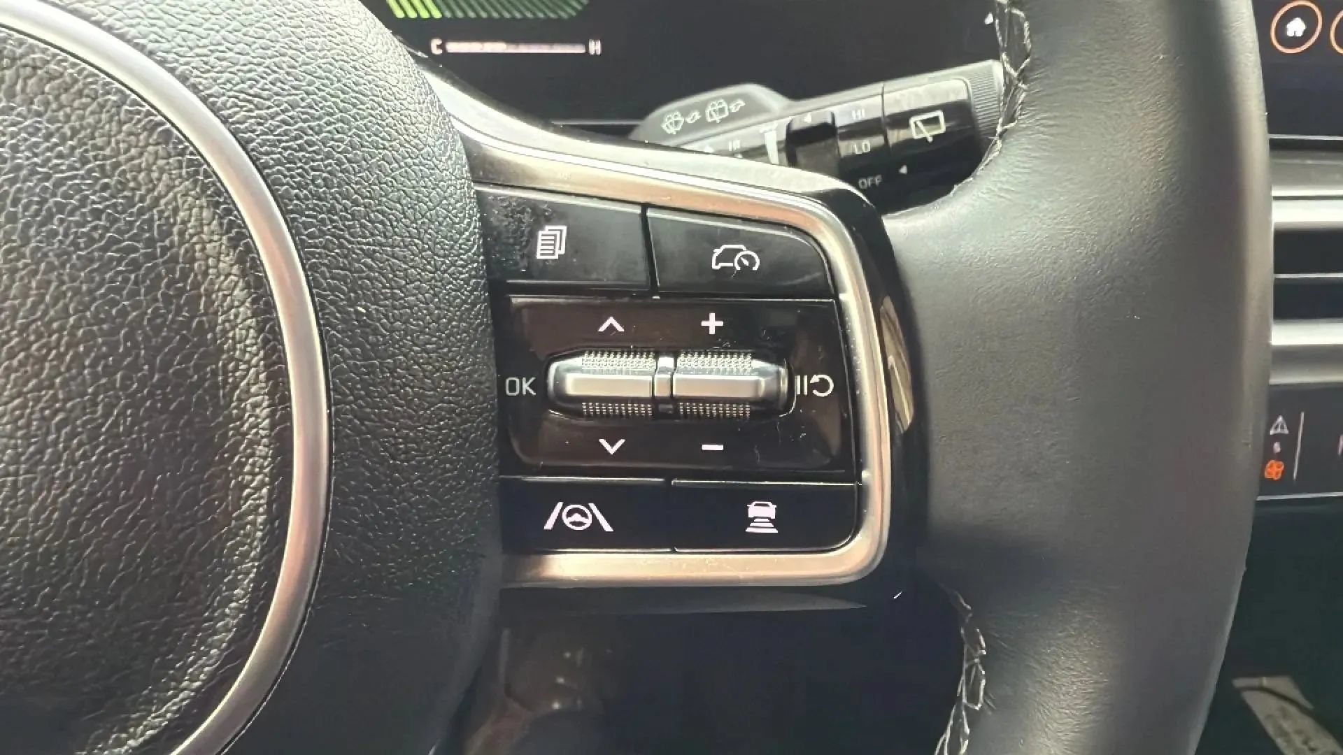 Used 2024 Kia Sorento S AWD/4WD image 11