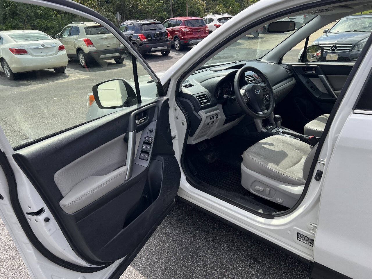 Used 2015 Subaru Forester 2.5i Limited AWD/4WD image 9