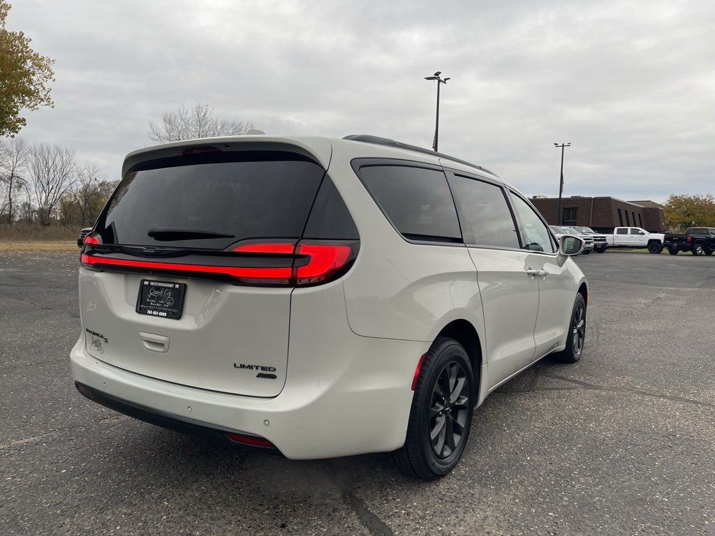 Used 2021 Chrysler Pacifica Limited w/ S Appearance Package image 5