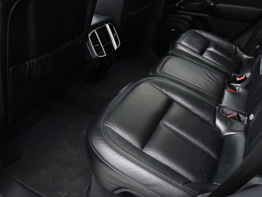 Used 2016 Porsche Cayenne image 32