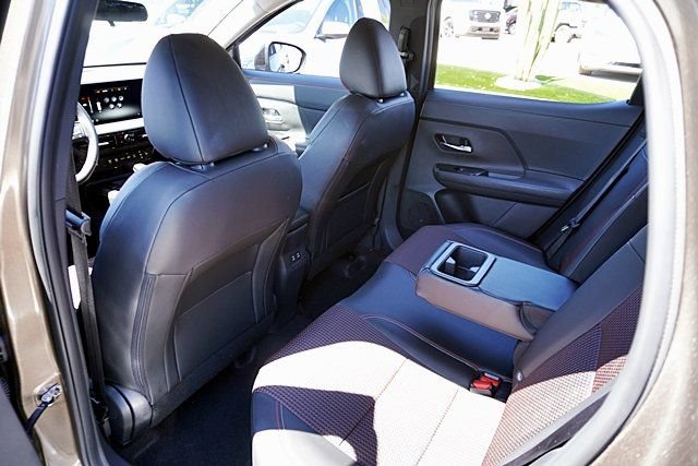 New 2026 Nissan Kicks SR w/ Cold Weather Package FWD image 24