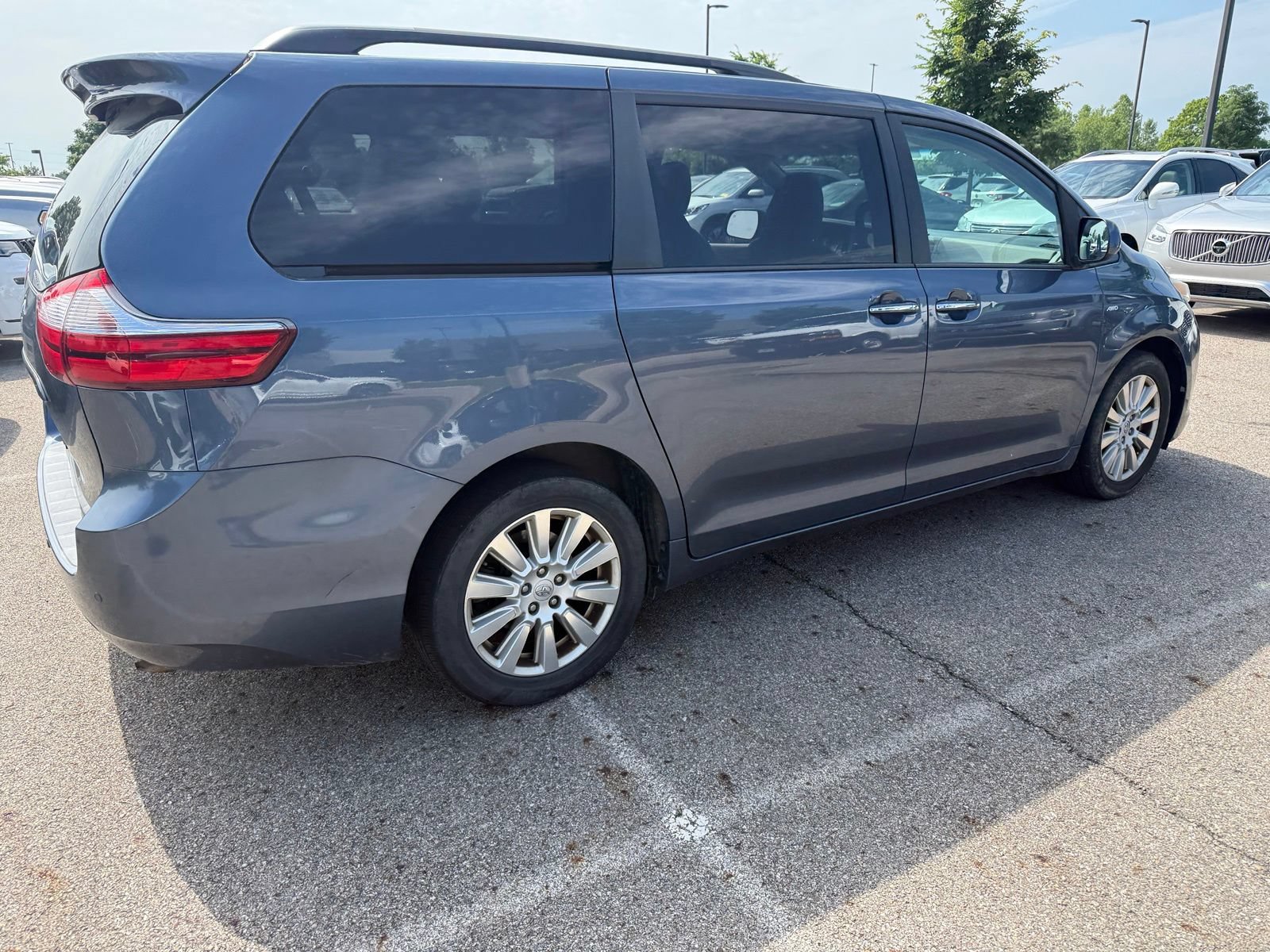 Used 2017 Toyota Sienna XLE Premium AWD/4WD image 5