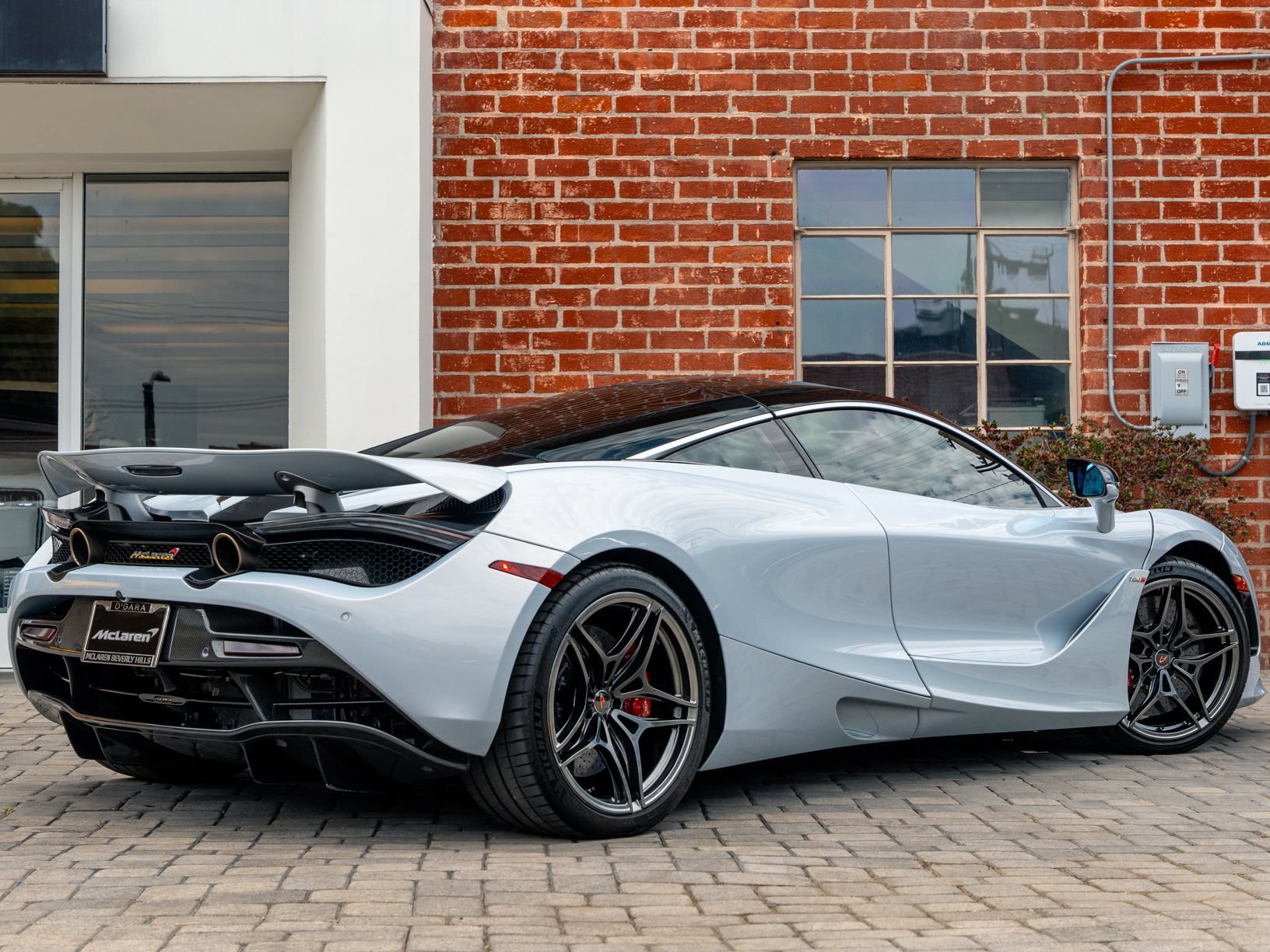 Used 2018 McLaren 720S Luxury RWD image 4