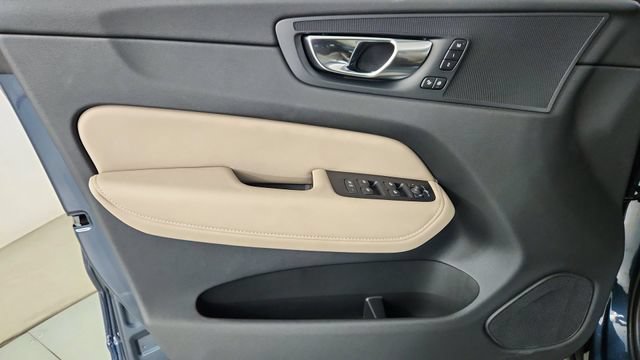 New 2026 Volvo XC60 B5 Plus w/ Climate Package PRO AWD/4WD image 9