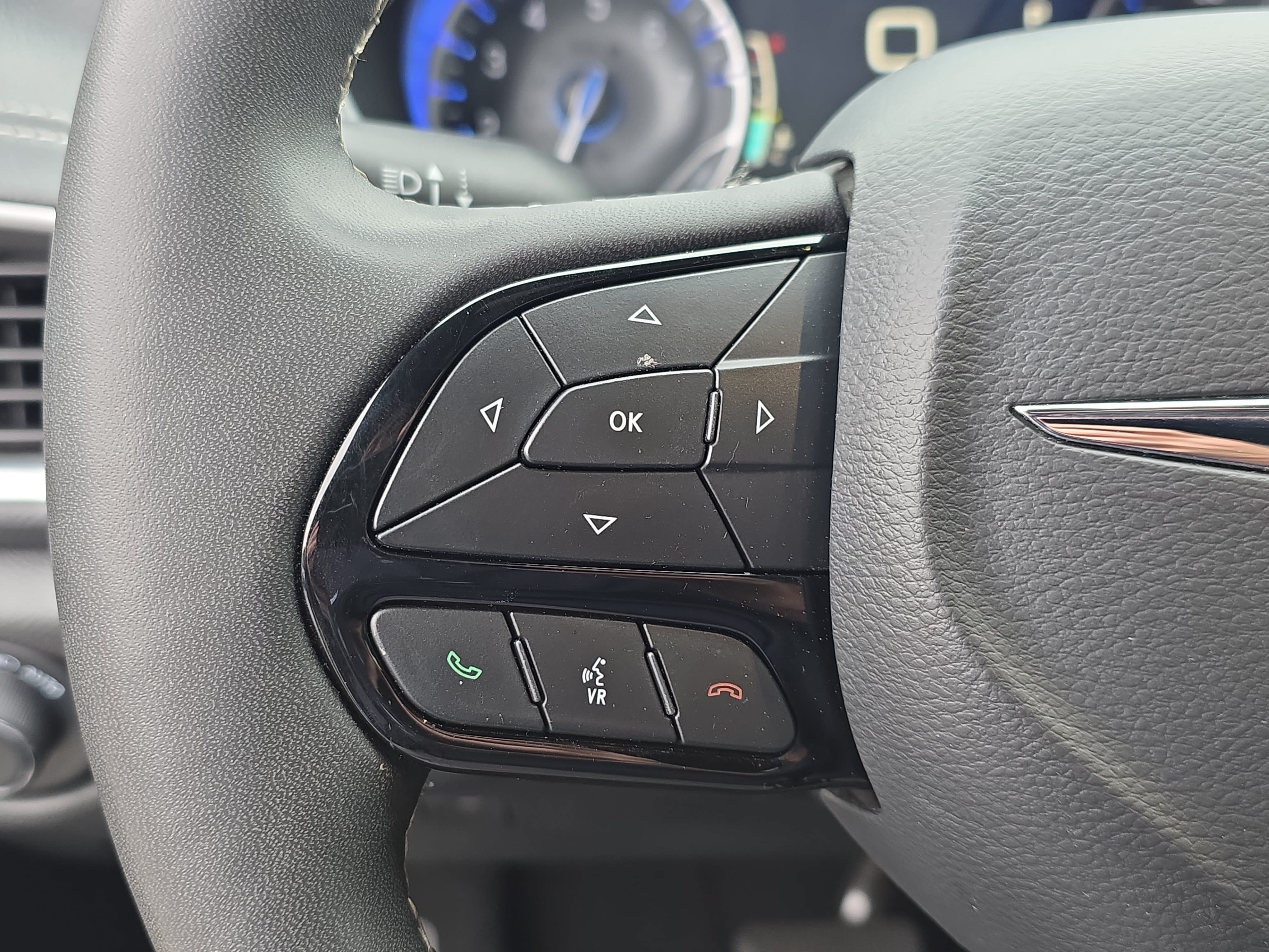 Used 2025 Chrysler Pacifica Limited FWD image 15