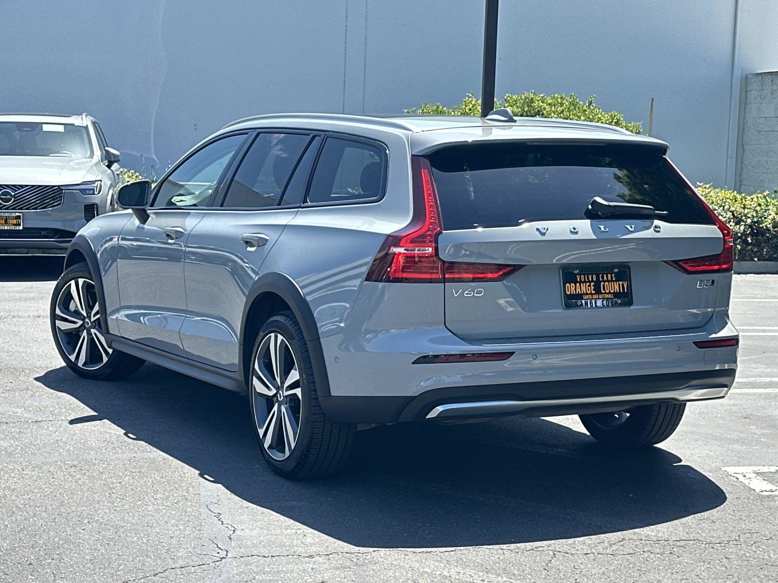 Used 2025 Volvo V60 B5 Cross Country Plus AWD/4WD image 5