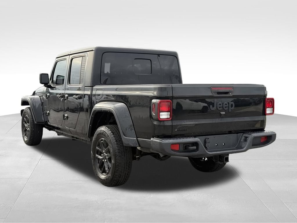 Used 2022 Jeep Gladiator Sport AWD/4WD image 3