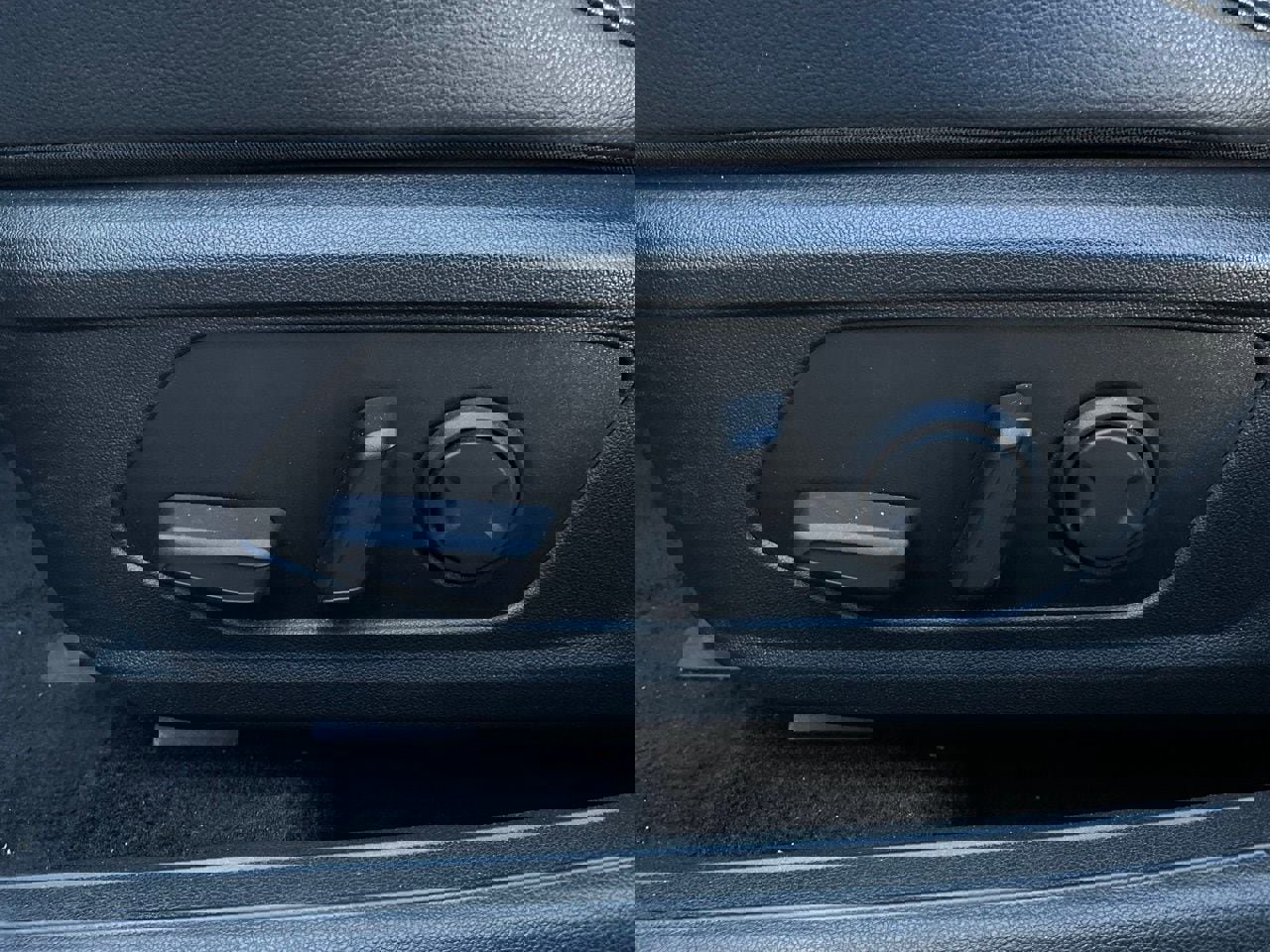 Used 2025 Hyundai Elantra Limited image 11