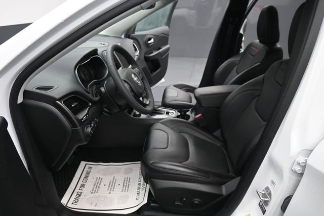 Used 2022 Jeep Cherokee Trailhawk w/ Premium Leather Package AWD/4WD image 13