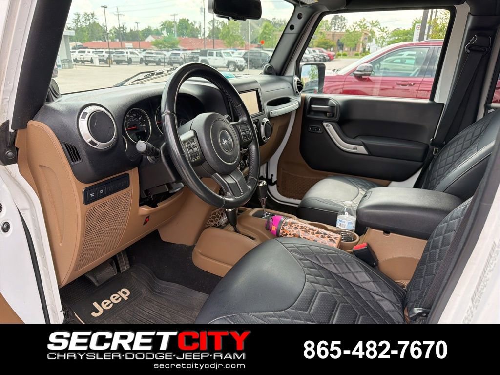 Used 2014 Jeep Wrangler Unlimited Rubicon w/ Connectivity Group AWD/4WD image 9