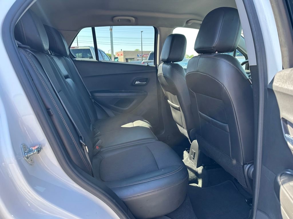 Certified 2022 Chevrolet Trax LT w/ LT Convenience Package AWD/4WD image 15