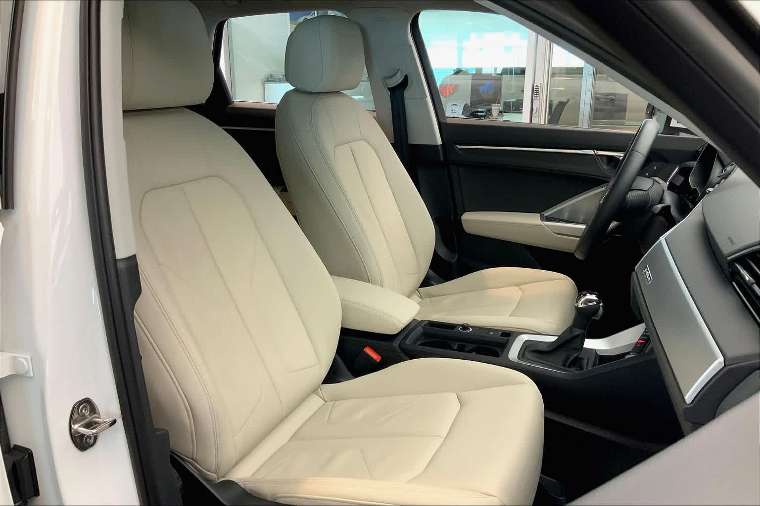 Used 2020 Audi Q3 2.0T Premium w/ Convenience Package AWD/4WD image 9