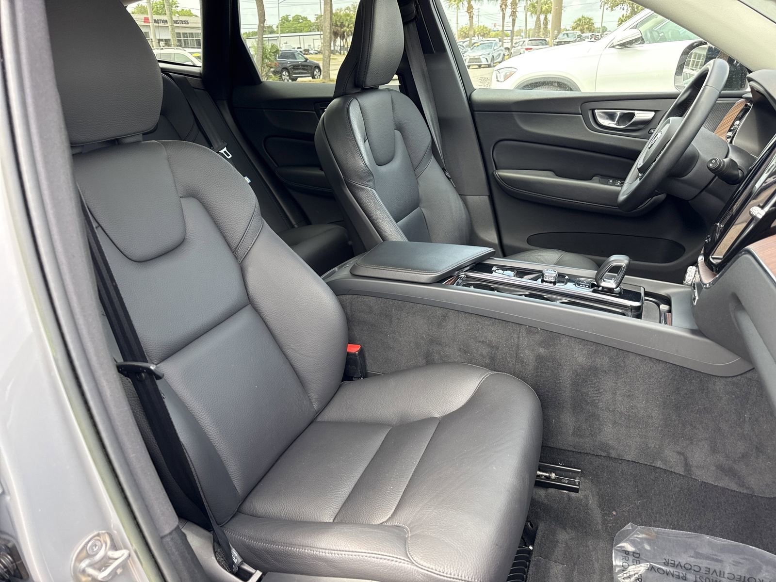 Used 2023 Volvo XC60 B5 Plus w/ Climate Package AWD/4WD image 24