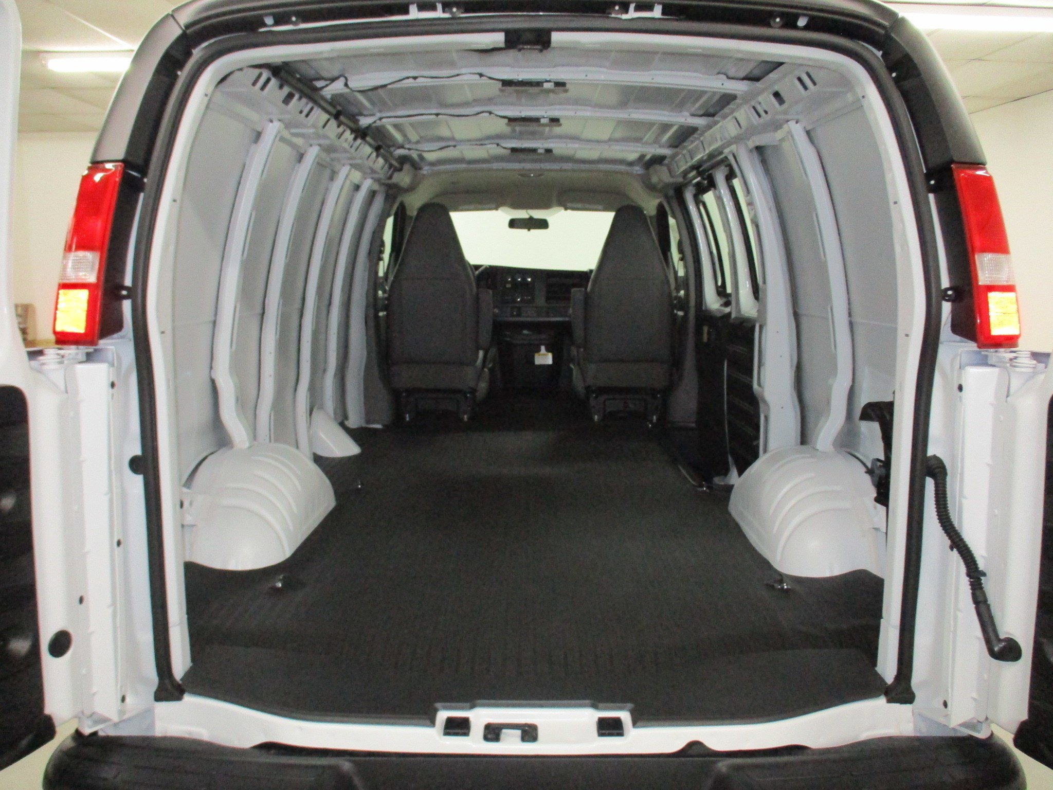 New 2025 GMC Savana 3500 image 6