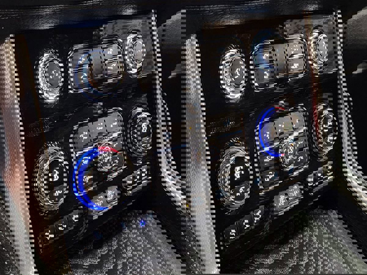 Used 2024 GMC Yukon Denali image 41