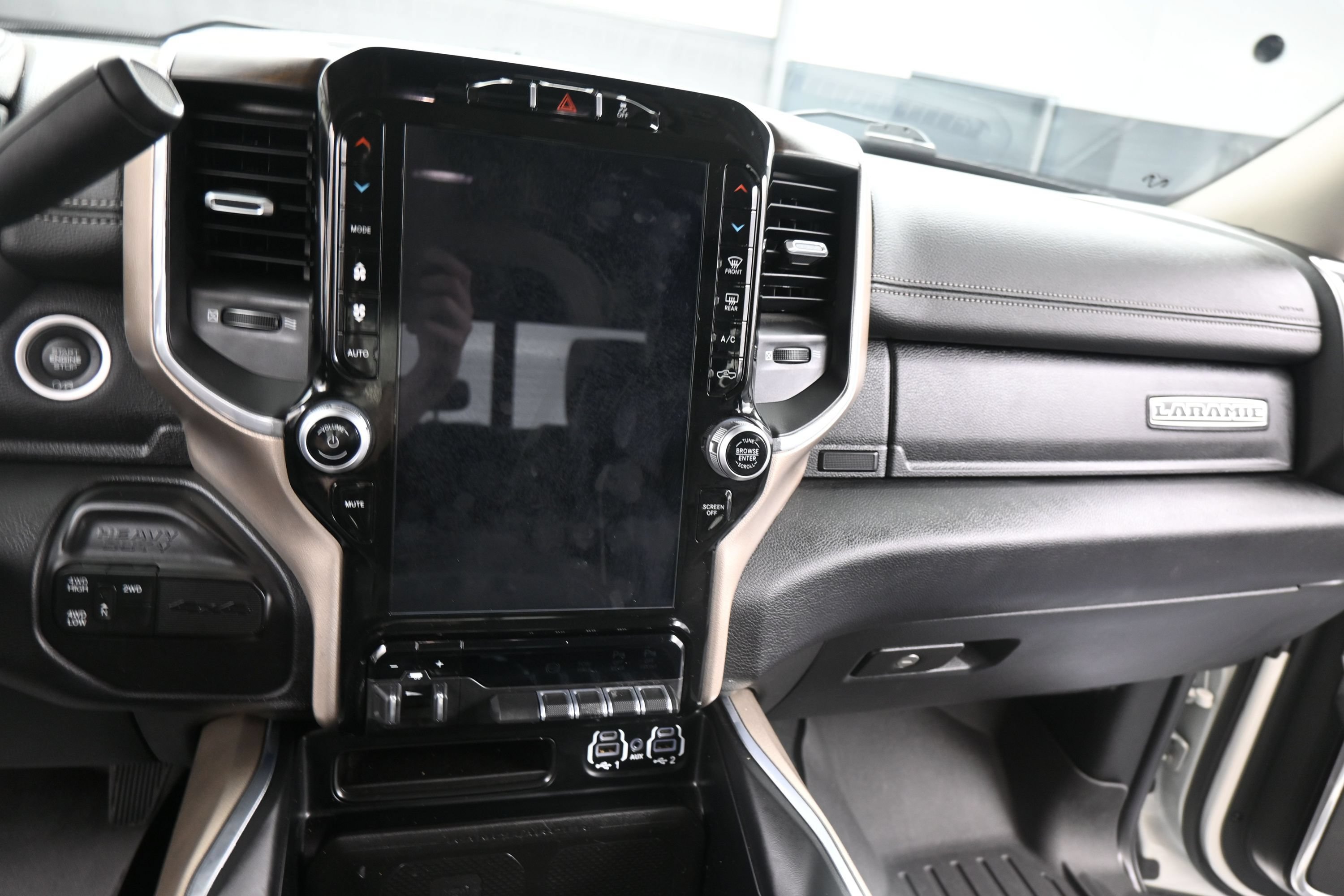 Used 2024 RAM 2500 Laramie AWD/4WD image 16