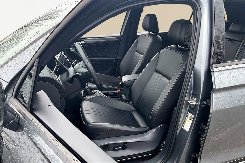 Used 2024 Volkswagen Tiguan SE R-Line image 25