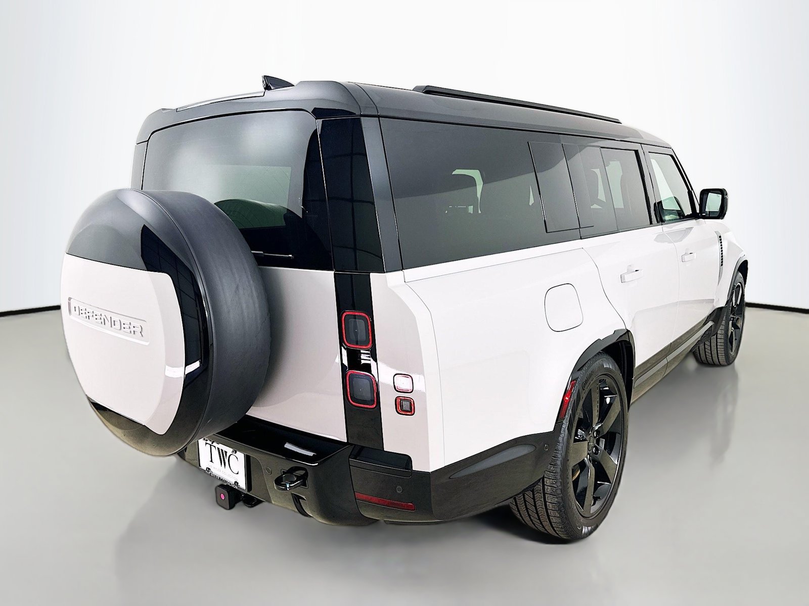 New 2026 Land Rover Defender 130 X-Dynamic SE AWD/4WD image 5