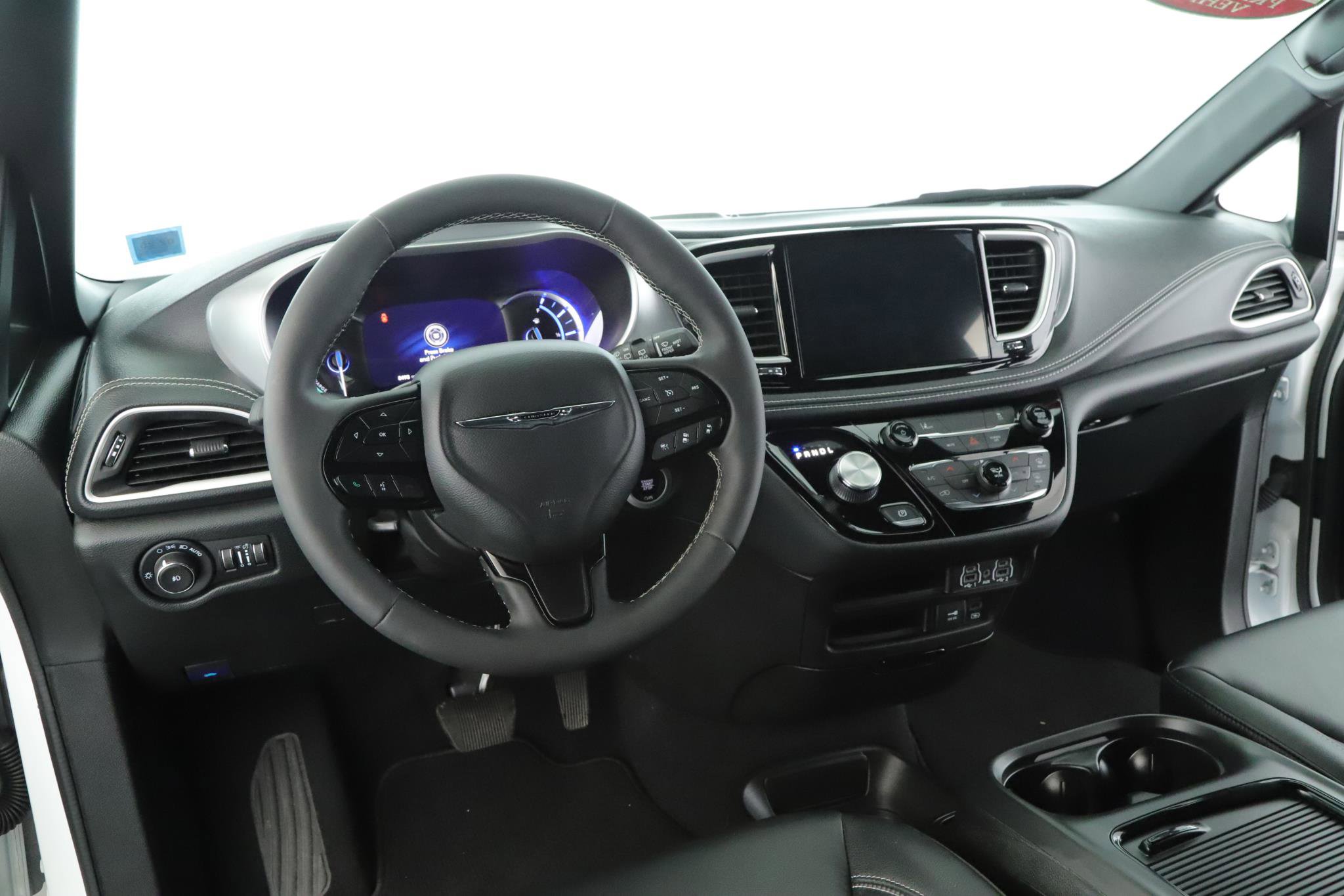 Used 2022 Chrysler Pacifica Touring-L w/ S Appearance Package image 2