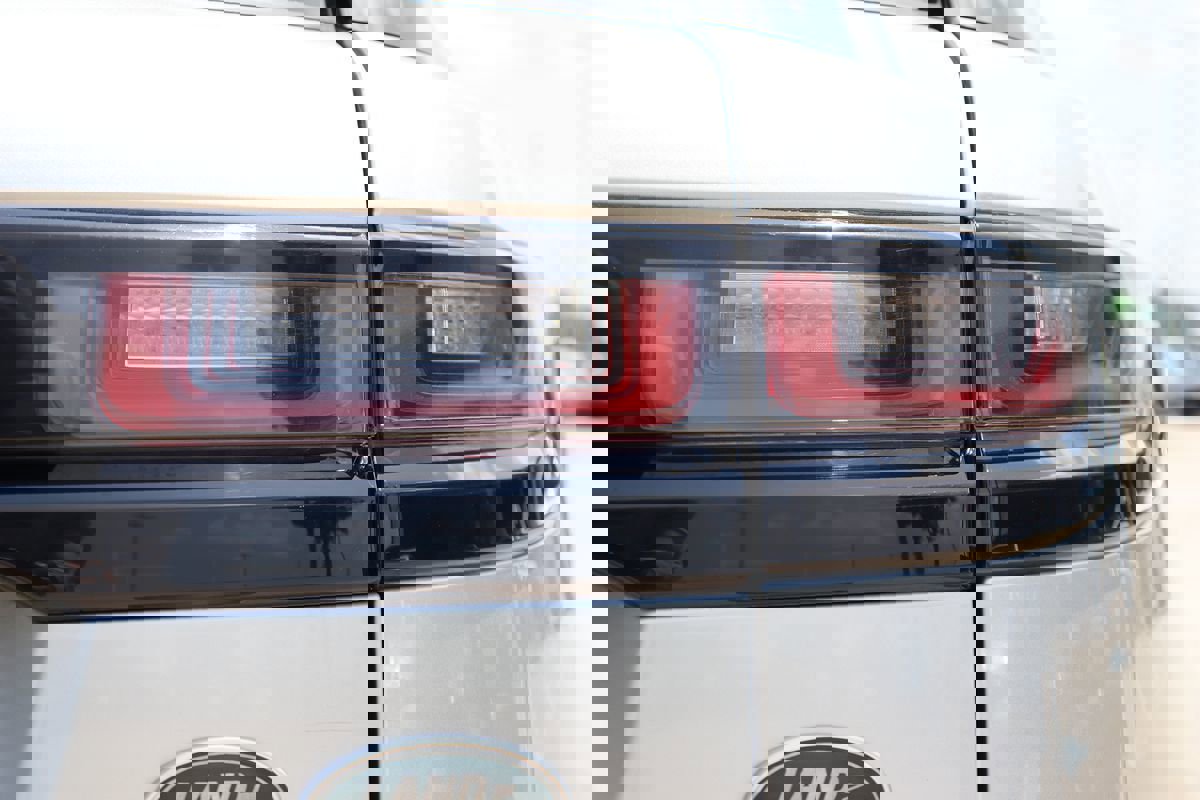 Used 2018 Land Rover Range Rover Velar R-Dynamic SE image 13