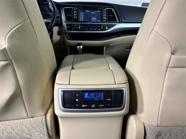 Used 2014 Toyota Highlander XLE image 13