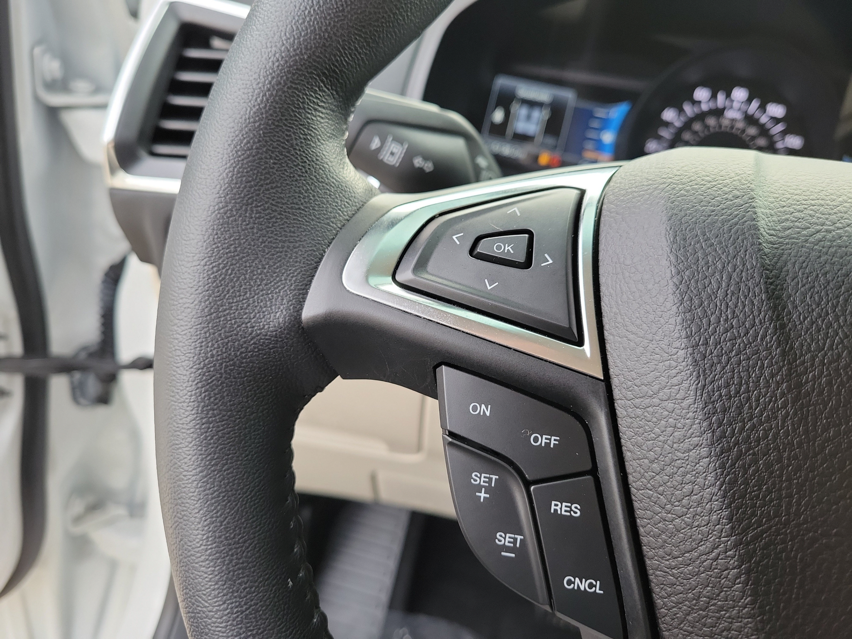 Used 2023 Ford Edge Titanium AWD/4WD image 25