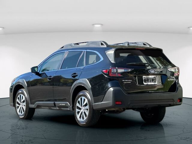 Used 2023 Subaru Outback Premium AWD/4WD image 4
