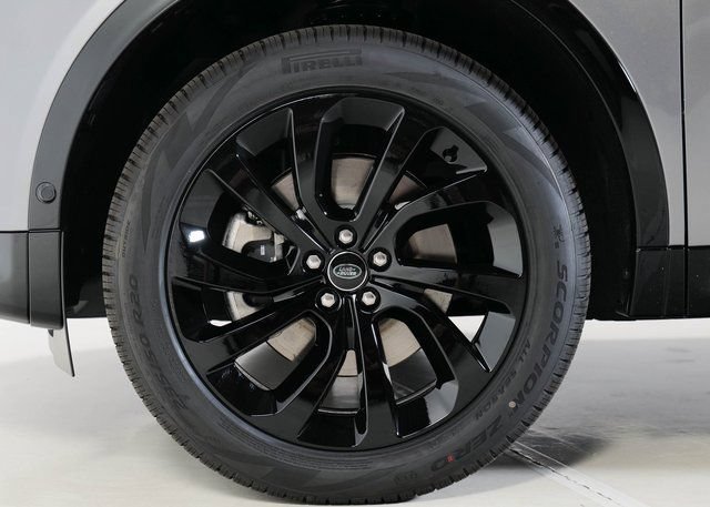 Certified 2025 Land Rover Discovery Sport Dynamic SE AWD/4WD image 9