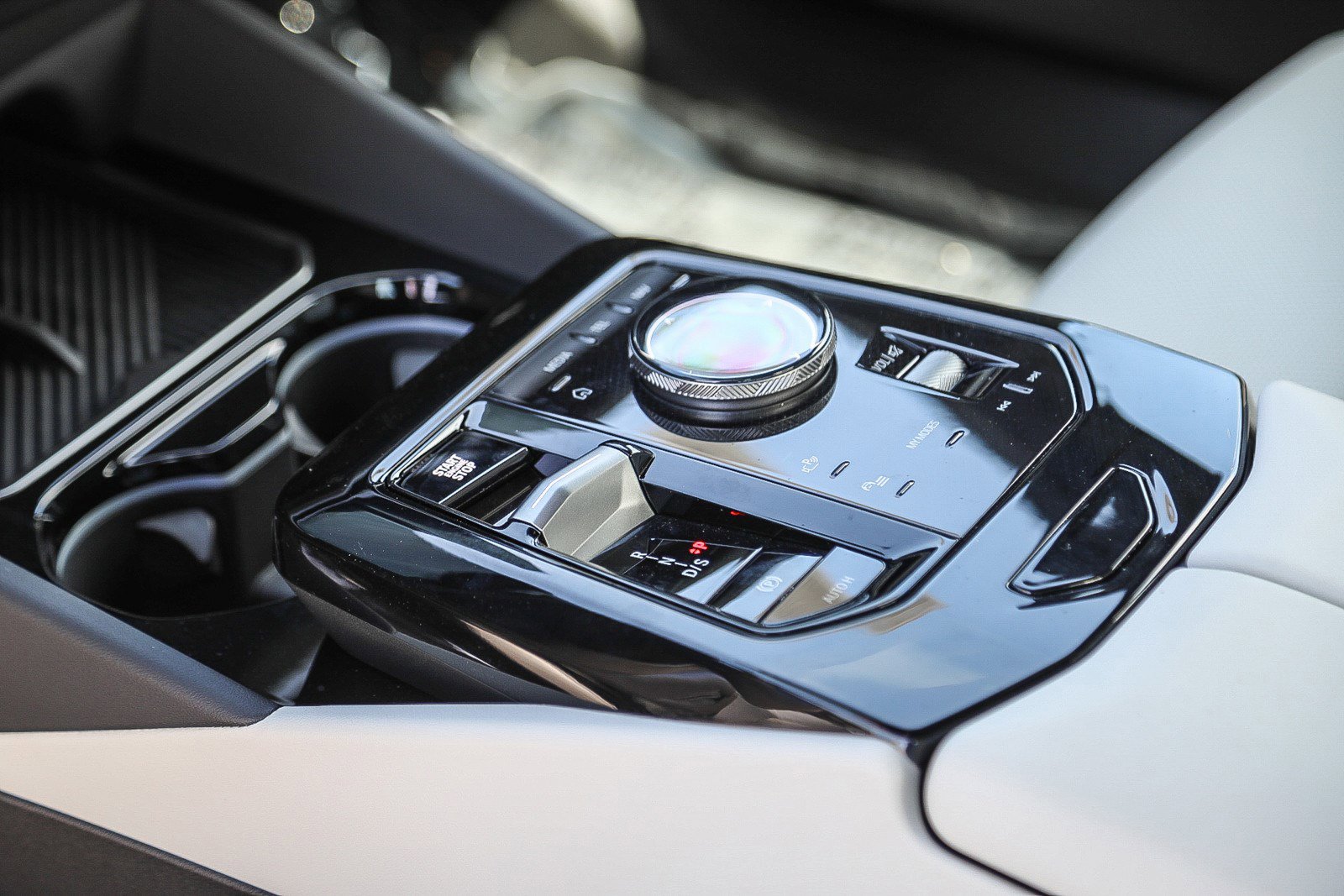 Used 2024 BMW 530i w/ M Sport Package image 20