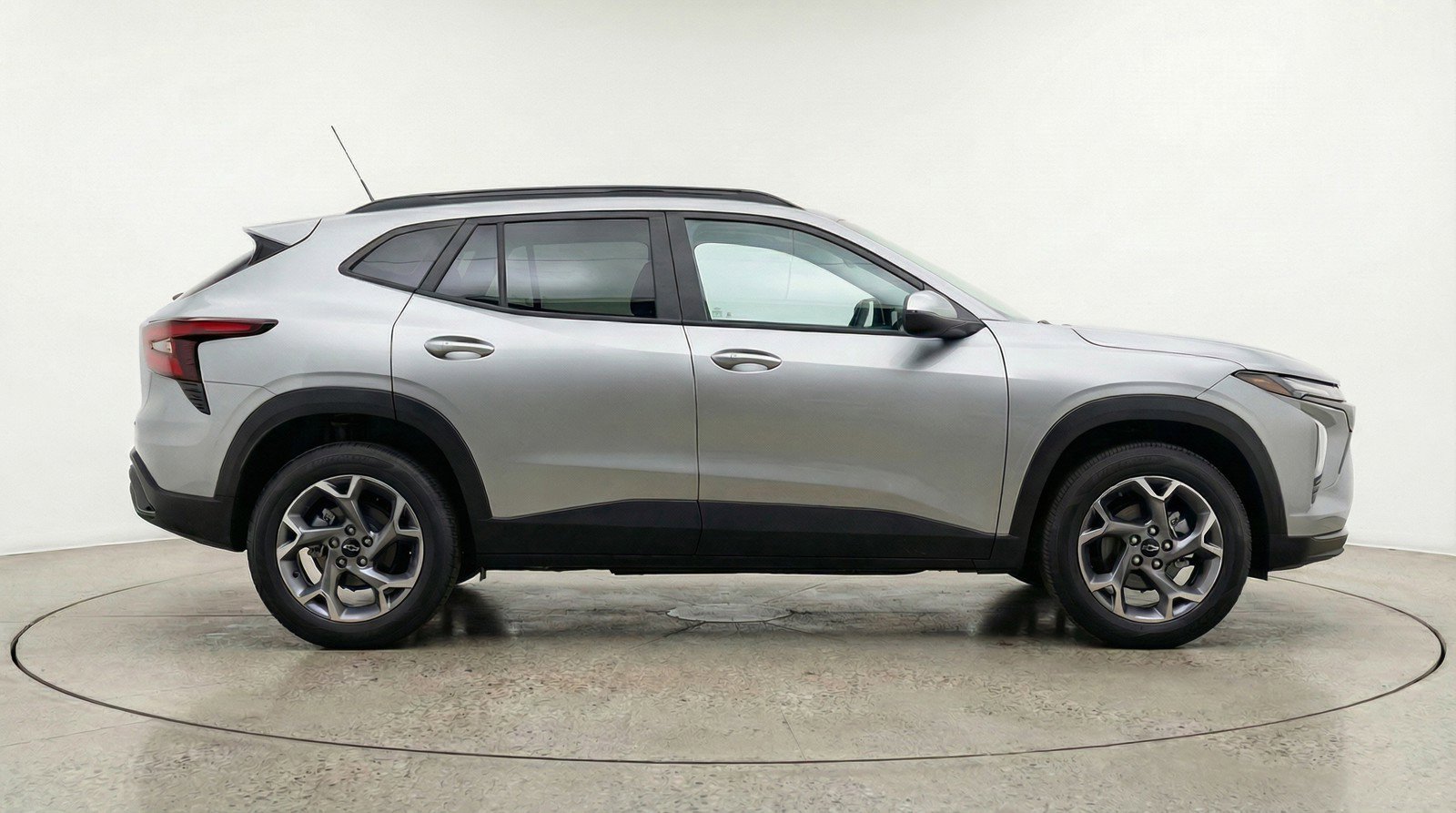 Used 2025 Chevrolet Trax LT FWD image 11