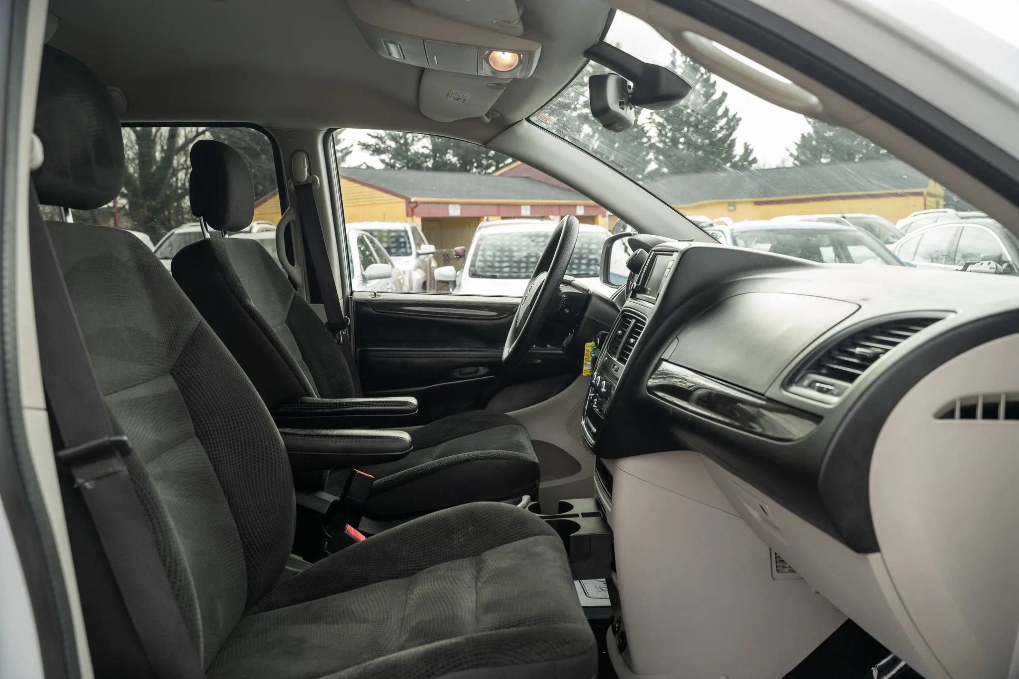 Used 2019 Dodge Grand Caravan SE w/ UConnect Hands-Free Group image 13