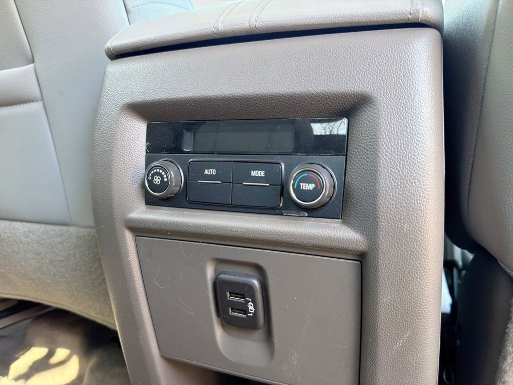 Used 2021 Chevrolet Traverse LT image 34