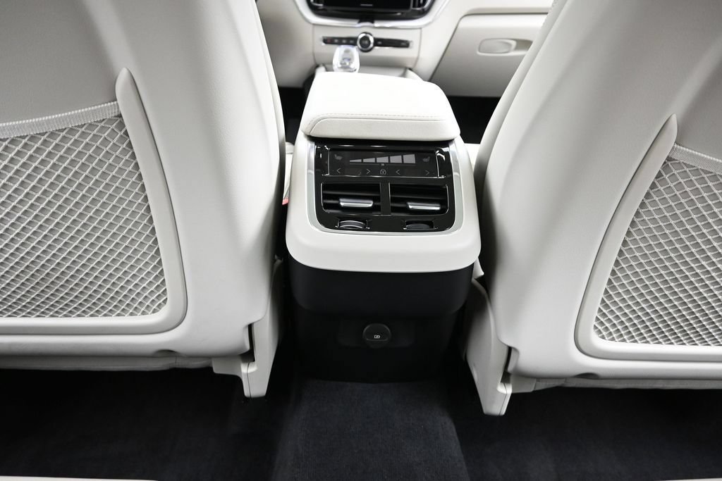 New 2026 Volvo XC60 B5 Ultra w/ Protection Package Premier AWD/4WD image 17