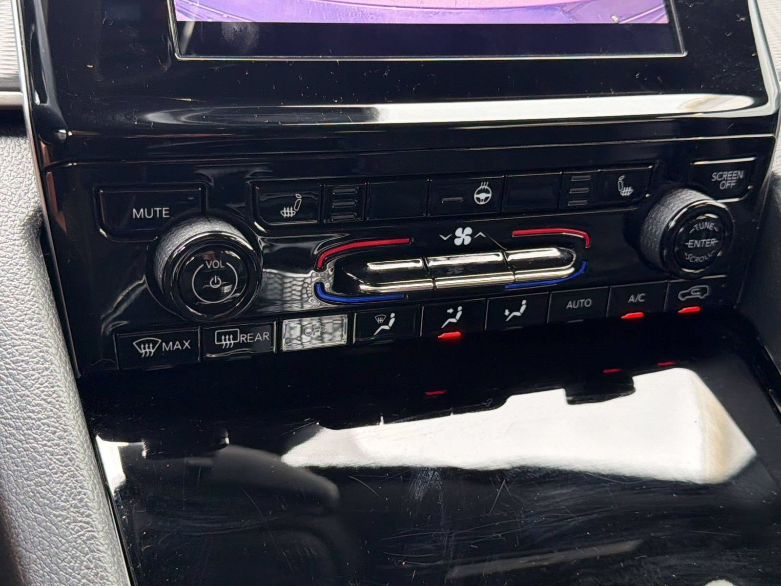 Used 2023 Jeep Grand Cherokee Altitude AWD/4WD image 18