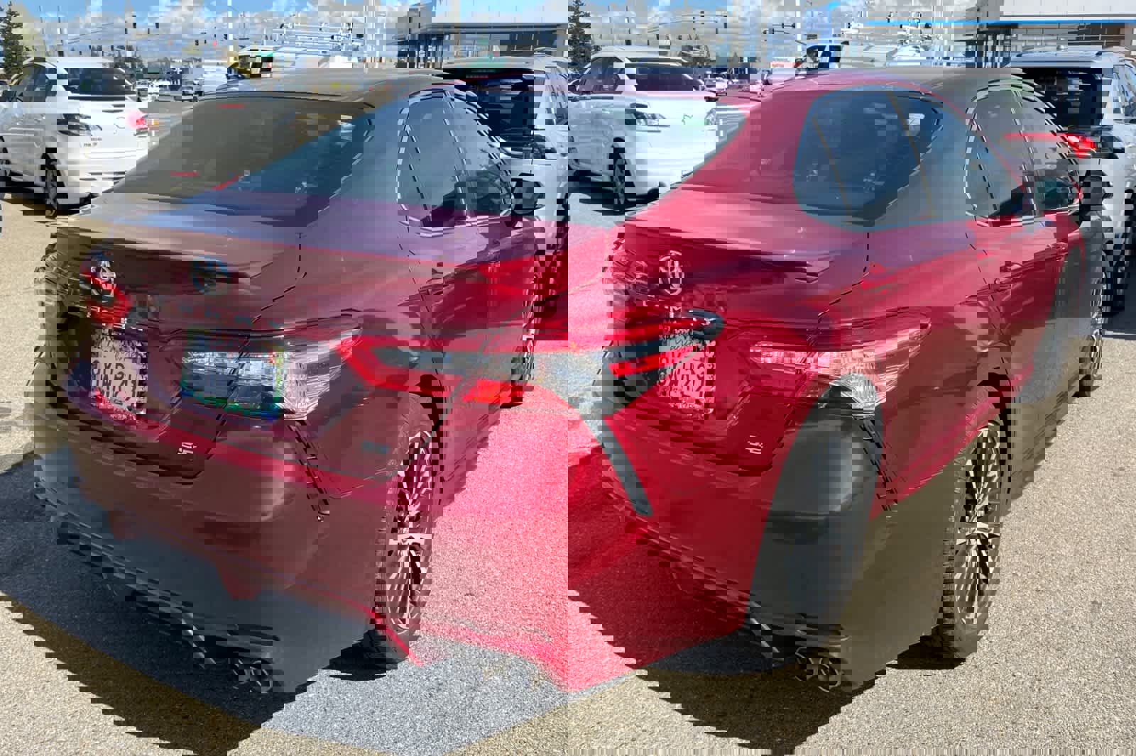 Certified 2018 Toyota Camry SE w/ Moonroof Package image 2