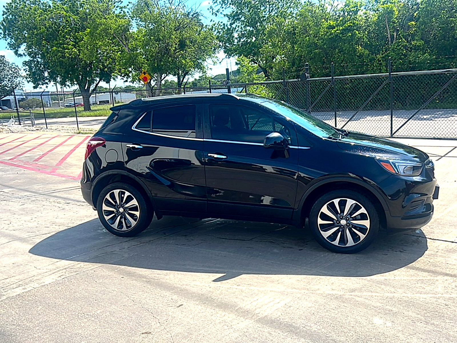 Used 2022 Buick Encore Preferred FWD image 5