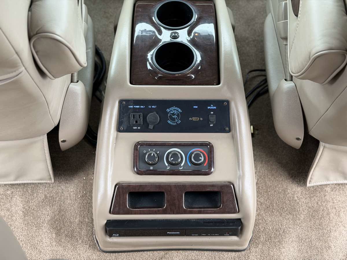 Used 2012 Chevrolet Express 1500 image 38