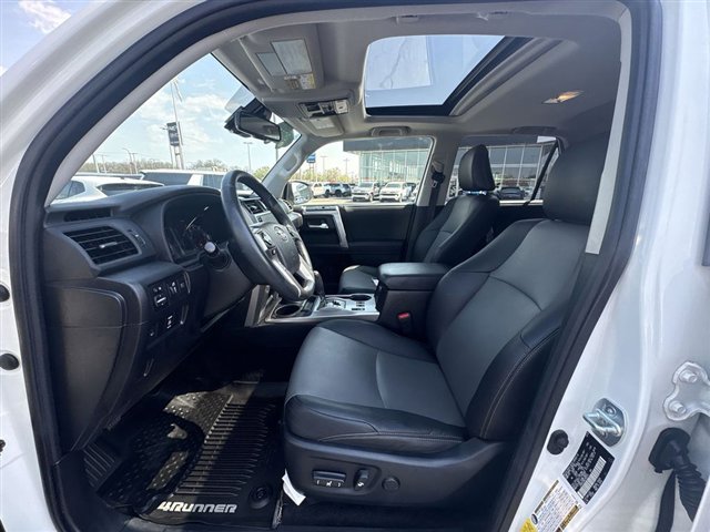 Used 2020 Toyota 4Runner SR5 Premium w/ Moonroof Package AWD/4WD image 20