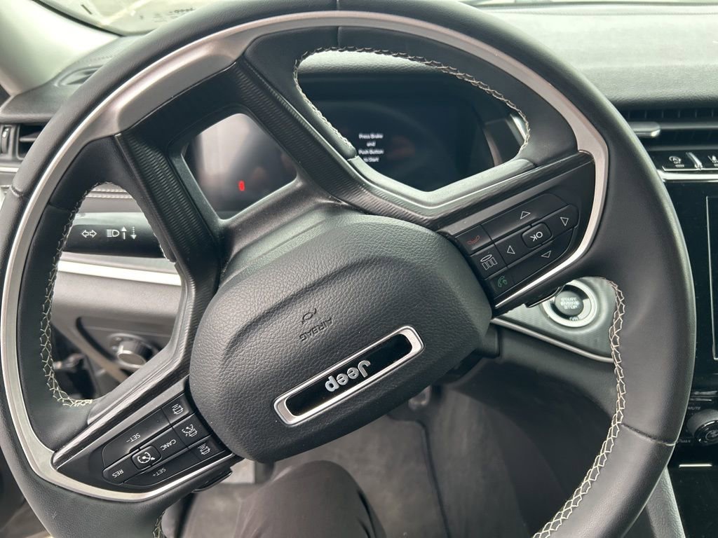 Used 2023 Jeep Grand Cherokee L Laredo AWD/4WD image 2